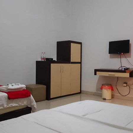 Reddoorz Syariah At Grand Taufiq Tarakan Exterior foto